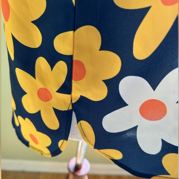 ModCloth sleeveless tank with neck bow. Size S. Navy with pop art yellow daisy - Picture 7 of 14